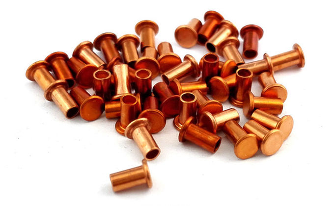Pequeños remaches rojos semi tubulares del cobre para la resistencia a la corrosión de las guarniciones del freno
